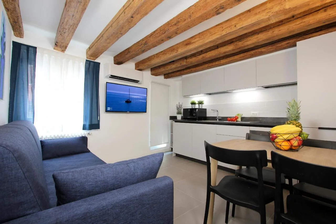 Residence Degli Artisti Venice Apartment