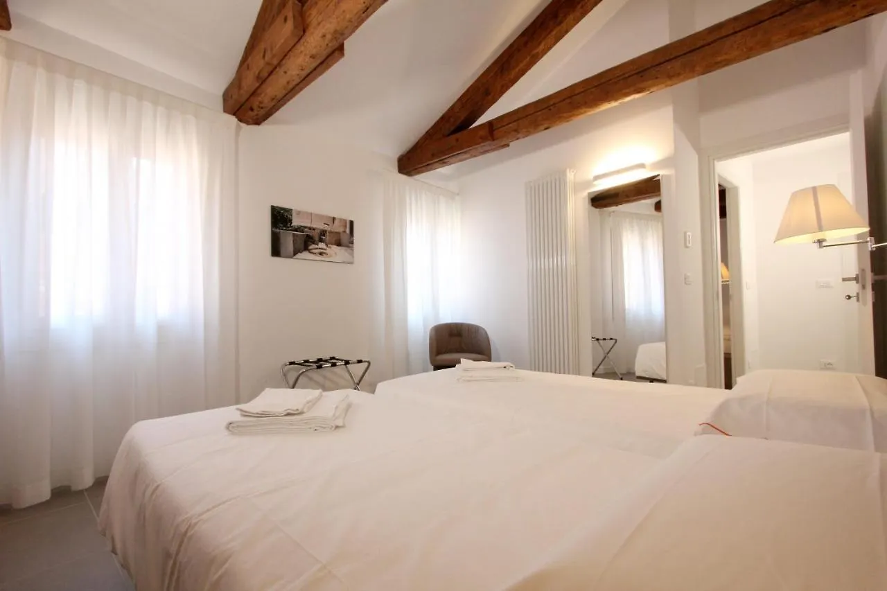 Residence Degli Artisti Venice Apartment