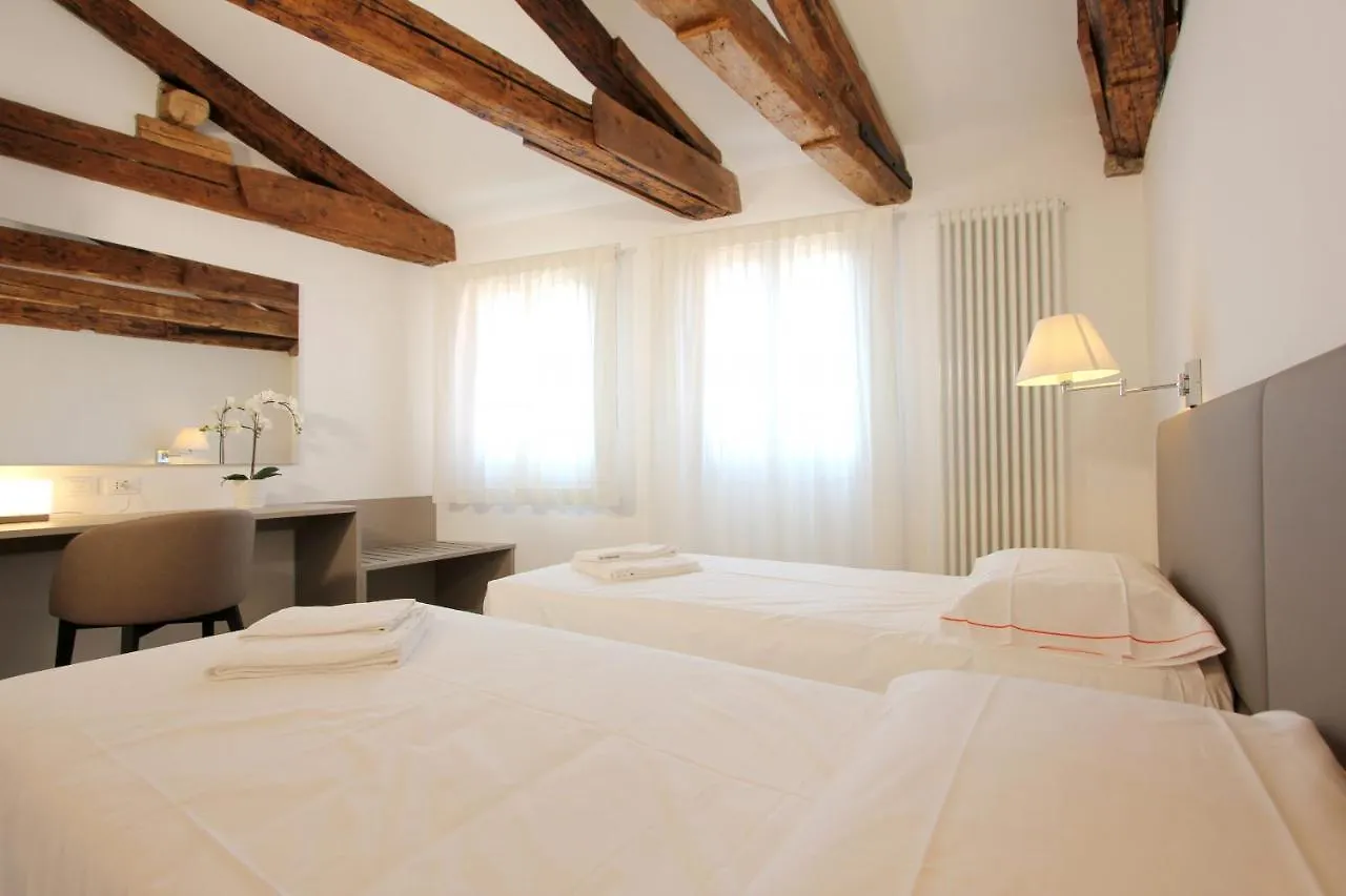 Residence Degli Artisti Venice Apartment